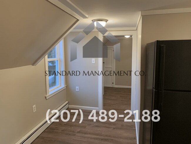 Building Photo - 28 Oak St