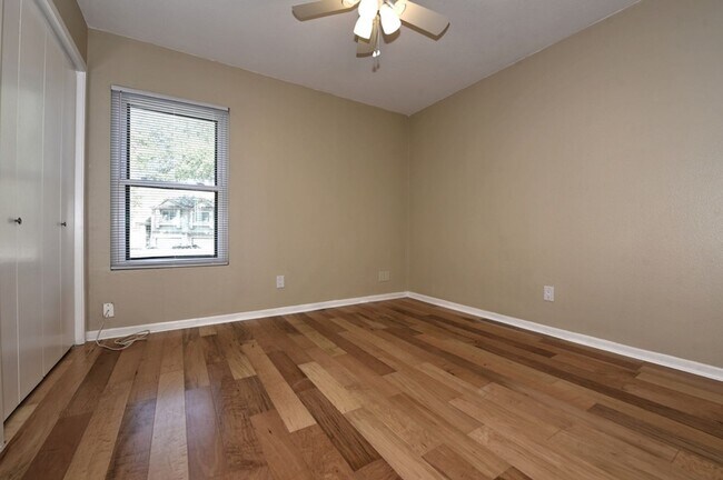 Building Photo - 3404-3404 Ridge Ash