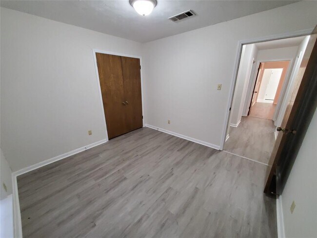 Building Photo - 3206 Randall Dr