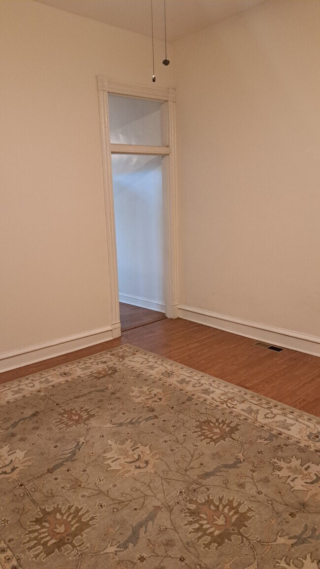 Building Photo - 2215 Brookfield Ave