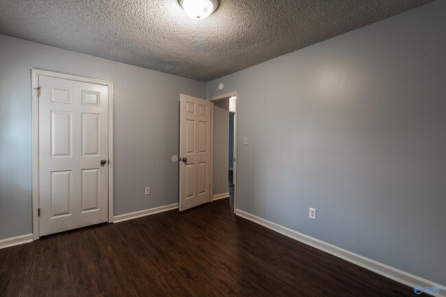 Building Photo - 313 Red Oak Rd