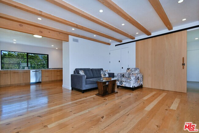 Building Photo - 2145 Linda Flora Dr