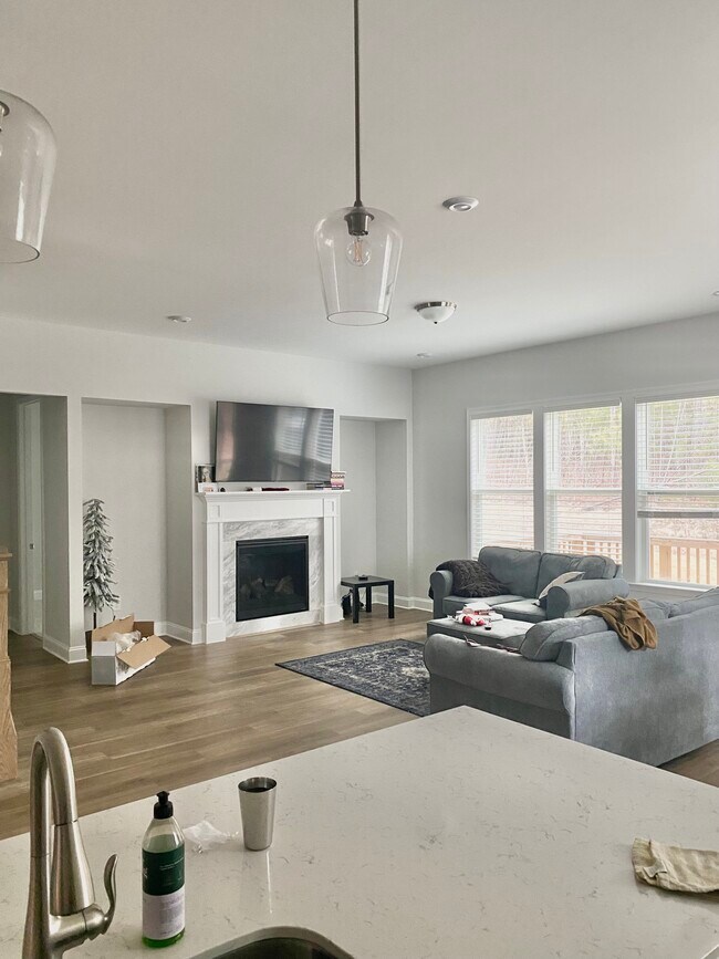 Building Photo - 586 The Parks Dr