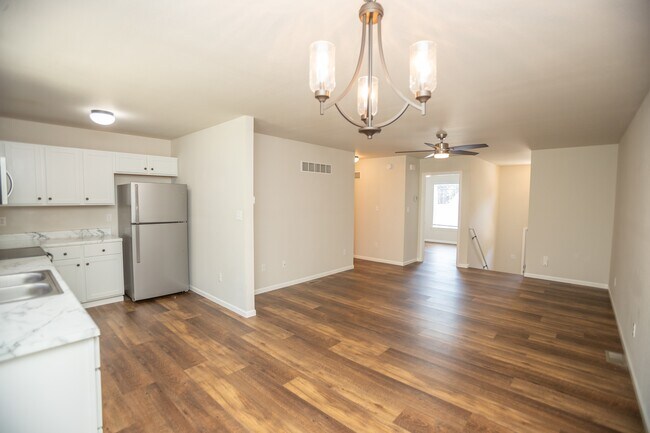 Building Photo - 5410 Deer Valley Dr