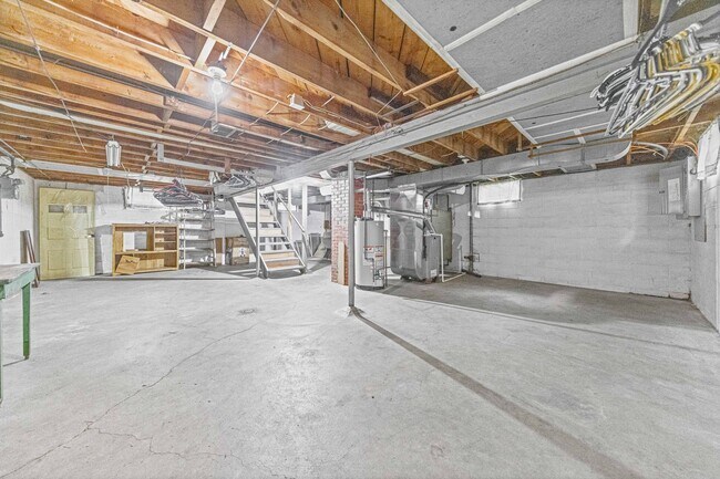 Building Photo - 3-Bedroom Cape Near Summit Lake ~ Oversize...