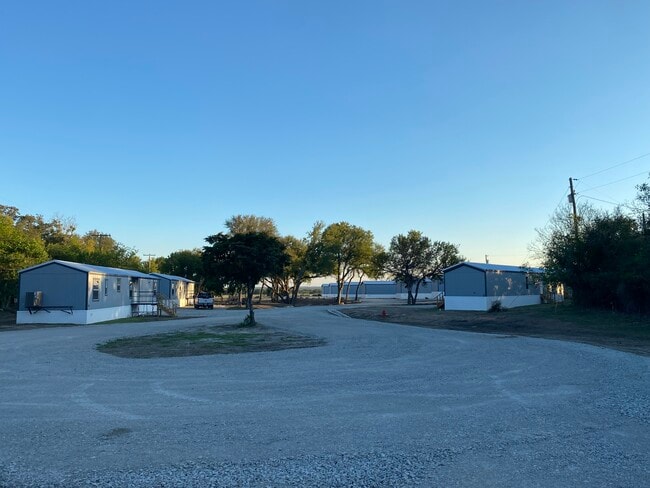 Building Photo - Early Bird Estates Unit #9