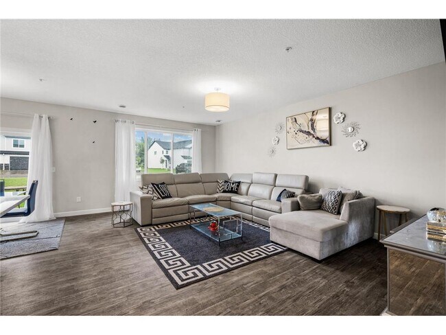 Building Photo - 2117 Cleveland Ln S