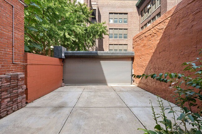 Building Photo - 621 Pine St
