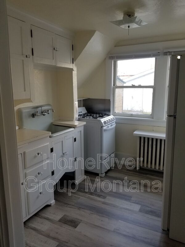 Building Photo - 334 W Alder St