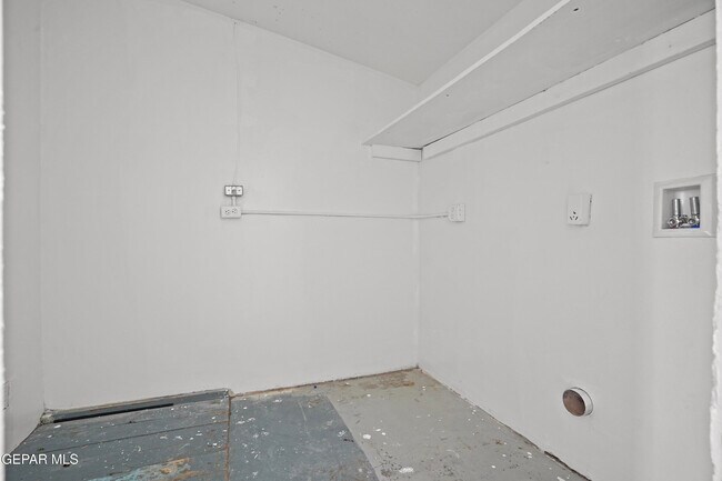 Building Photo - 9532 Waverly Dr