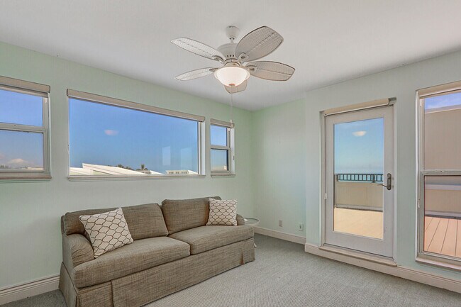Building Photo - 2051 NE Ocean Blvd
