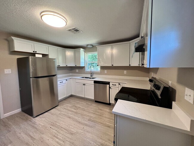 Building Photo - House For Rent in SE Lake Charles