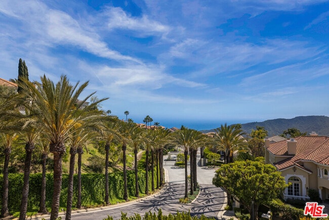 Building Photo - 16800 Calle Montecito