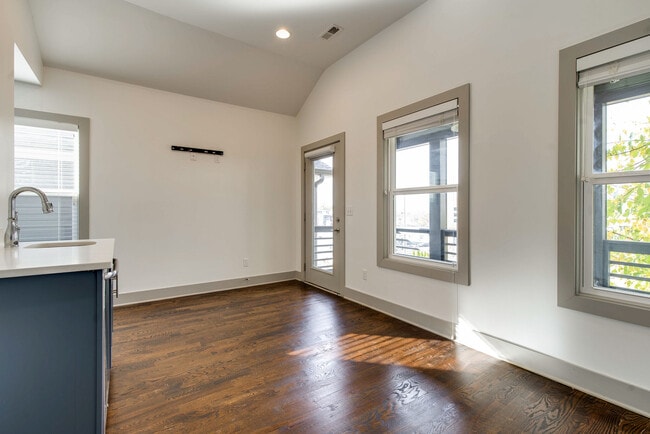 Building Photo - 336 Vivelle Ave