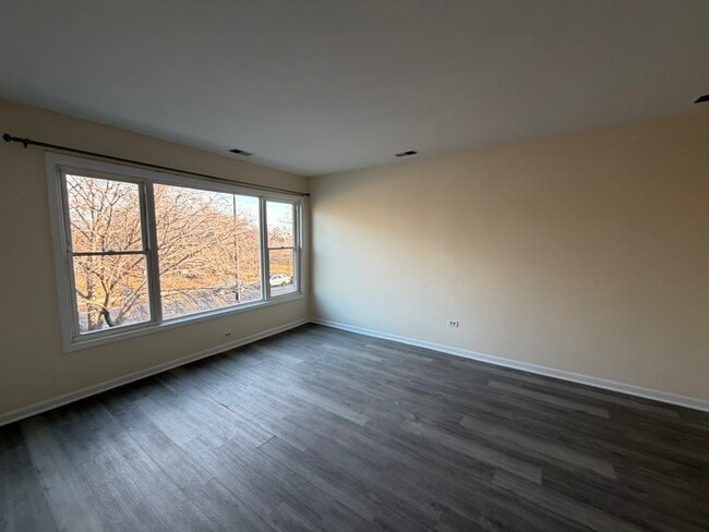 Building Photo - 6323 W Fullerton Ave