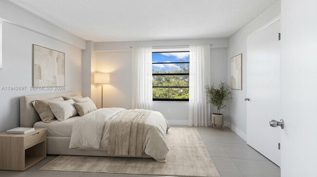 Building Photo - 777 SW 9th Ave