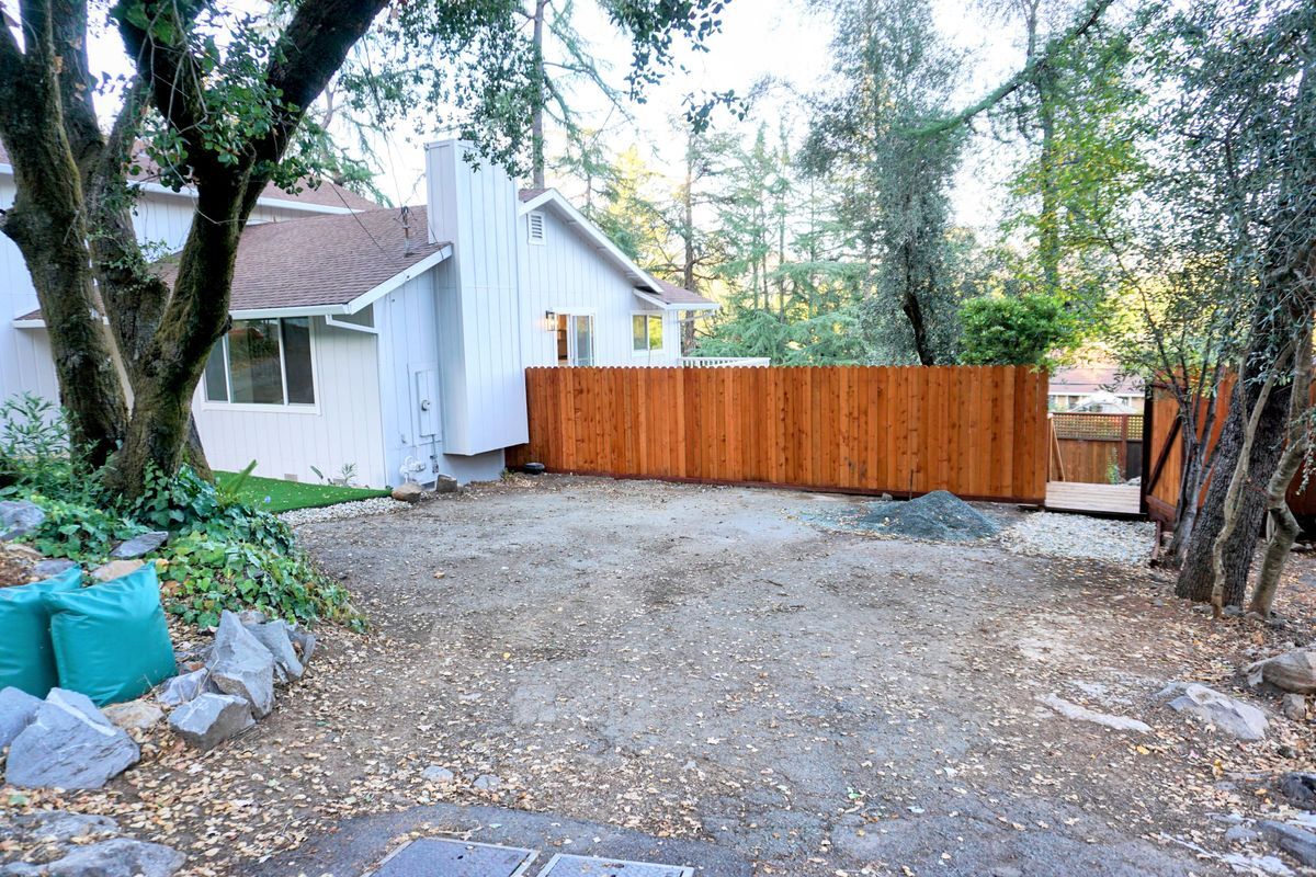 Building Photo - 604 Los Olivos Rd