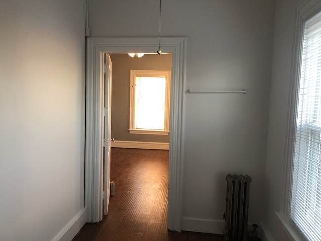 Building Photo - HUGE NEWLY RENOVATED 1BR IN HISTORIC HOME ...