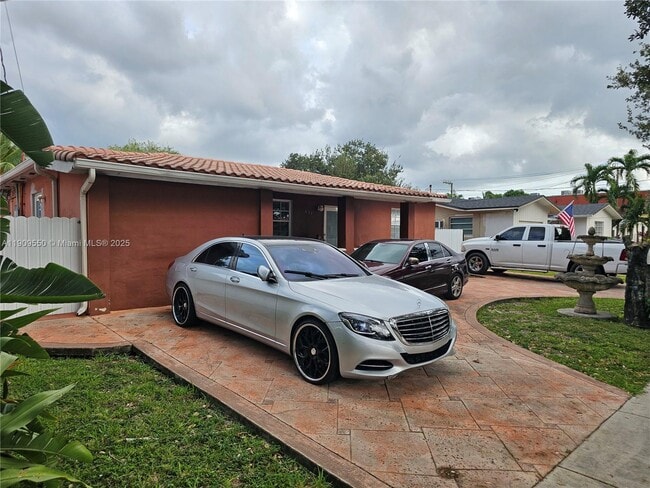 Building Photo - 651 SW 66th Ave