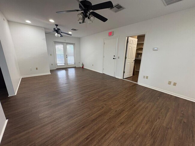 Building Photo - 106 S Mays St