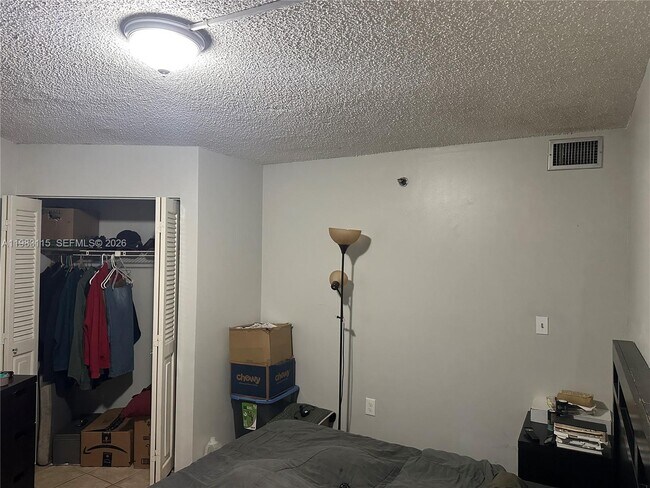 Building Photo - 1100 St Charles Pl