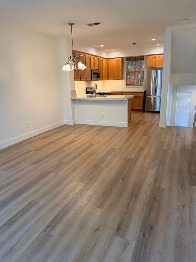 Building Photo - 2 bed 2.5 bath Condo in Camden Park