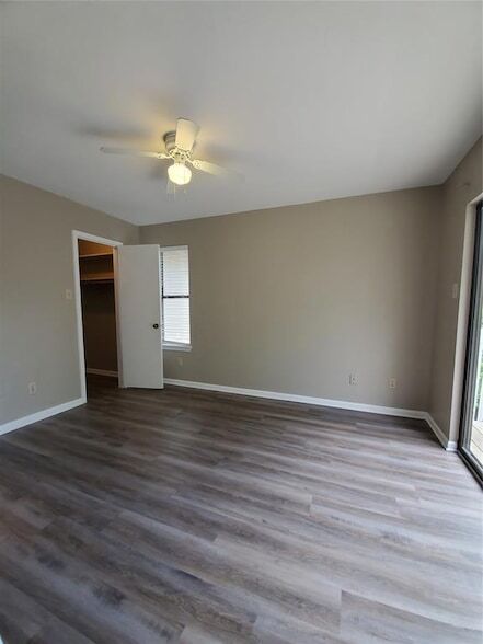 Building Photo - 9008 Sanger Dr