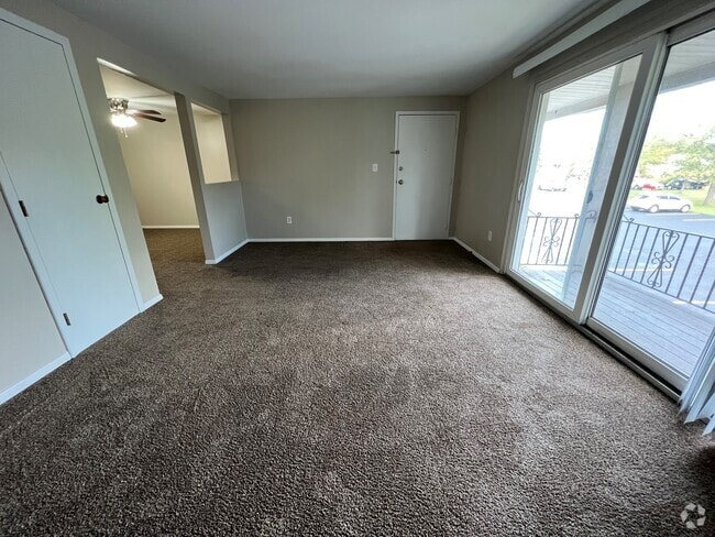 Building Photo - West Summerset Apartments