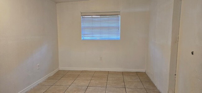 Building Photo - 112 Newton Rd