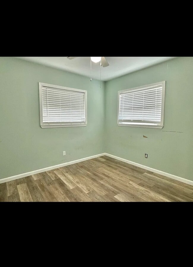 Building Photo - 1418 Iowa Ave