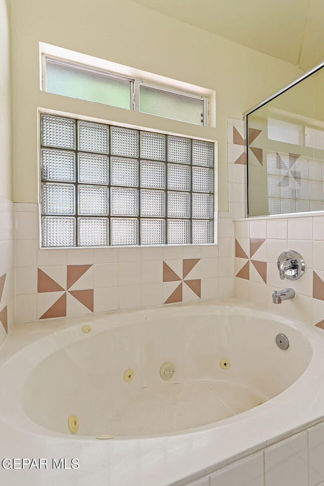 Building Photo - 13709 Paseo Hermoso Dr