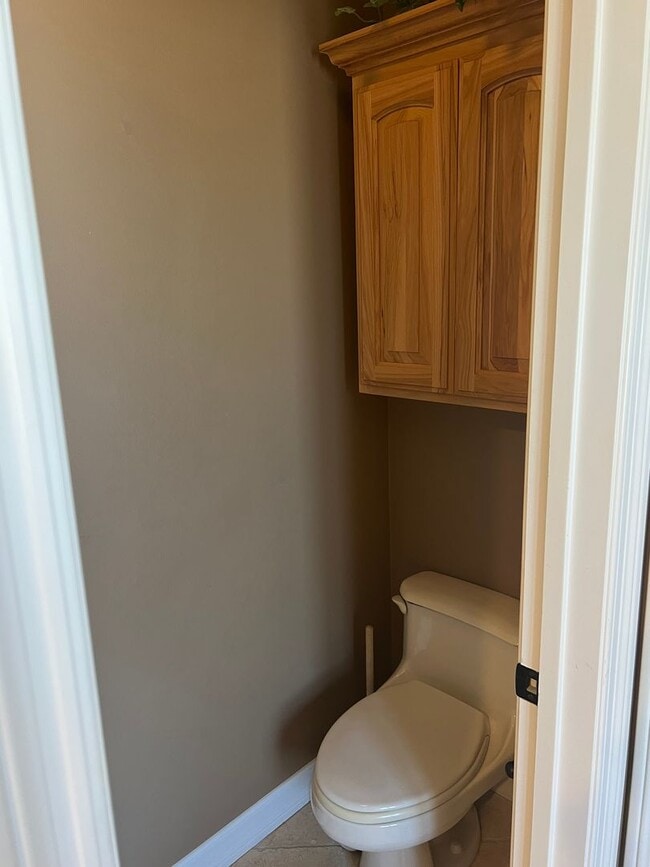 Building Photo - Custom home 1 block to ocean