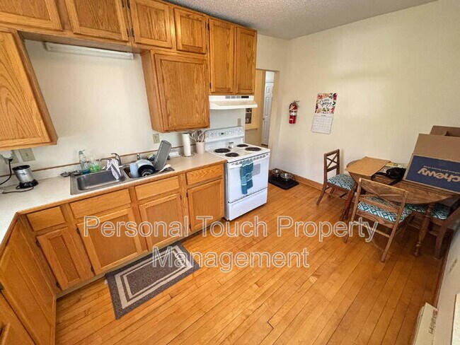 Building Photo - 411 4th Ave S