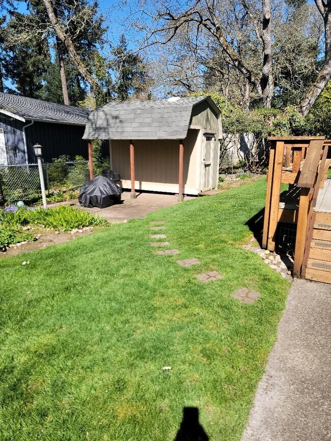 Building Photo - Beautiful Craftsman-style 3 bedroom, 2 bath home (1632 sq ft)  near Lake Steilacoom PLUS studio c...