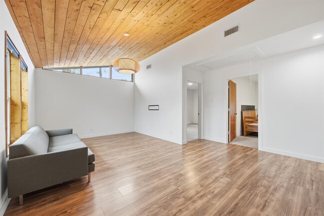 Building Photo - 2903 Pecan Cir