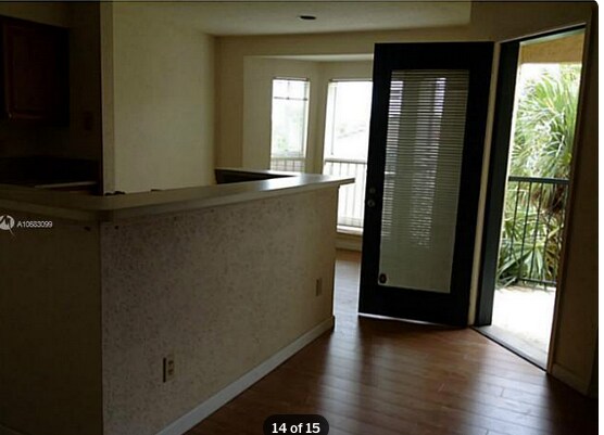 Building Photo - 977 Riverside Dr