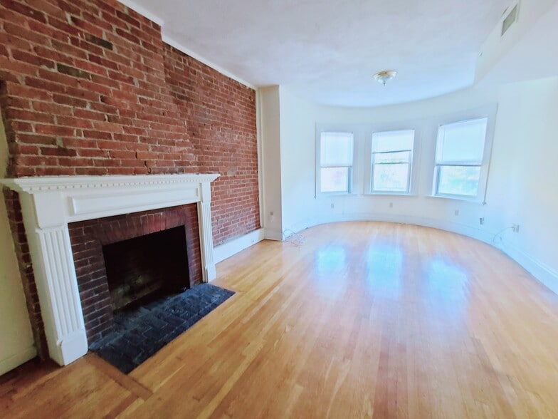 Building Photo - 1402 Beacon St