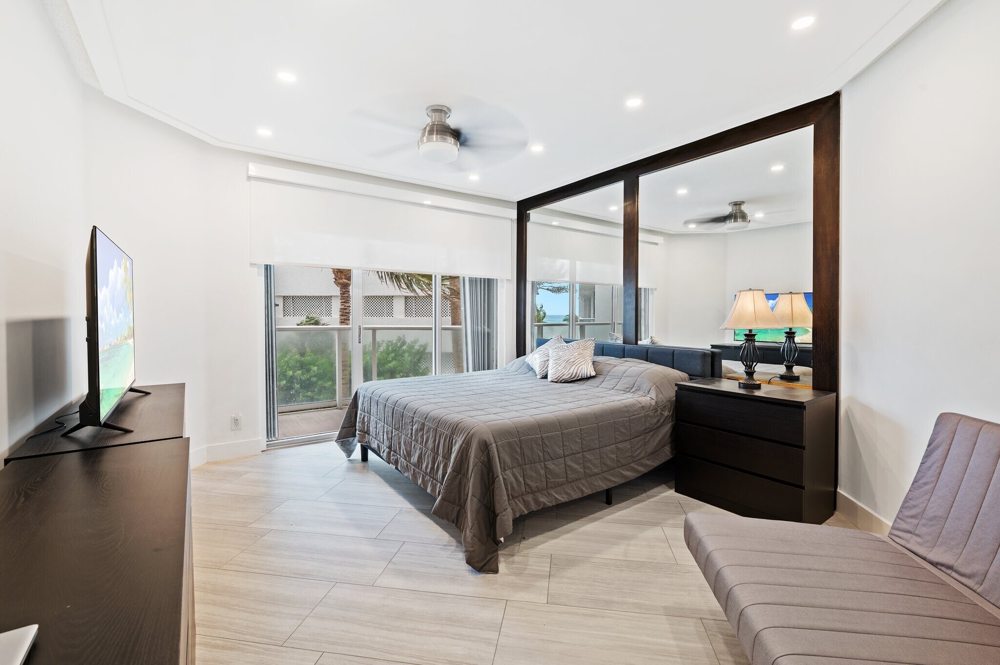 Building Photo - 16485 Collins Ave