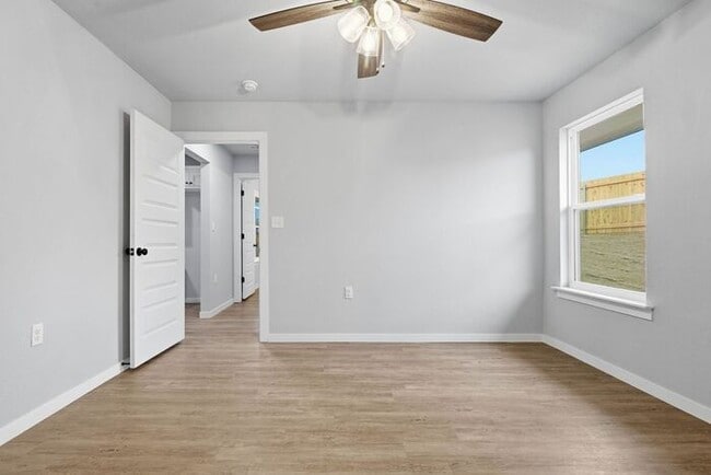 Building Photo - All Appliances Included! Lawn Care Included! Fully Remodeled 2/1/1 Broken Arrow!