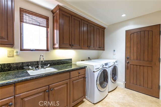 Building Photo - 613 Begonia Ave