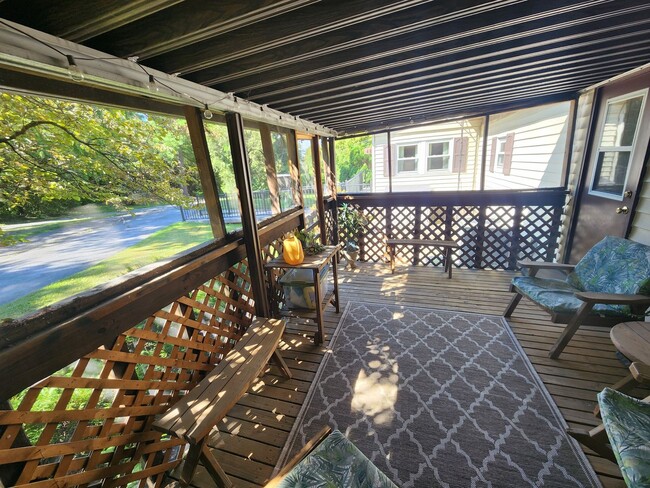 Building Photo - Partially Furnished Single Family Home!