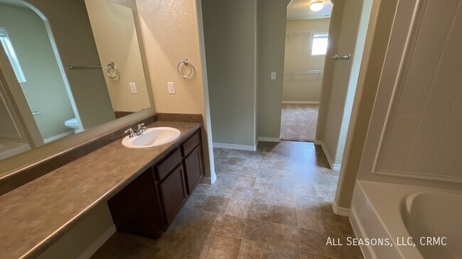 Building Photo - 4082 Creek Legend View