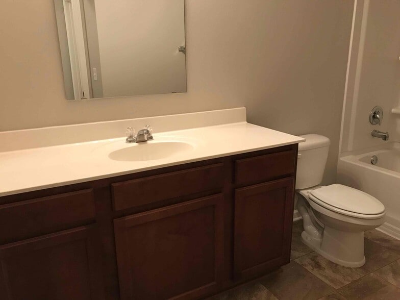 Building Photo - 5069 Bella Ct