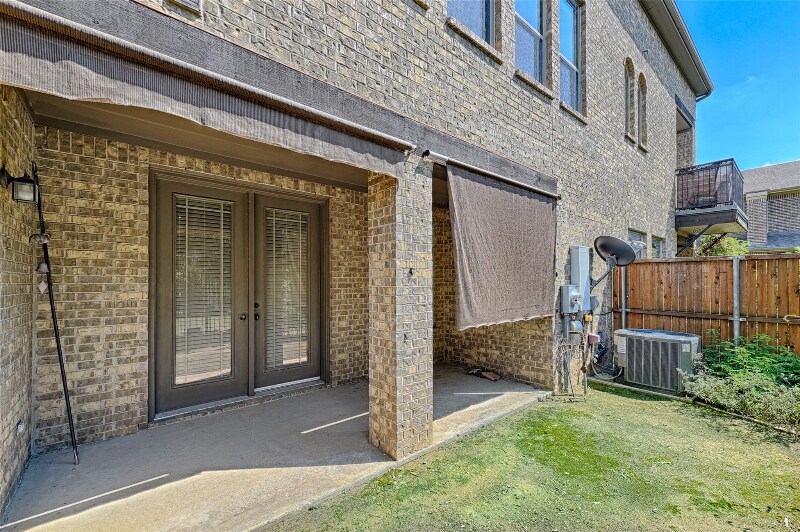 Building Photo - 1605 Brook Glen Dr