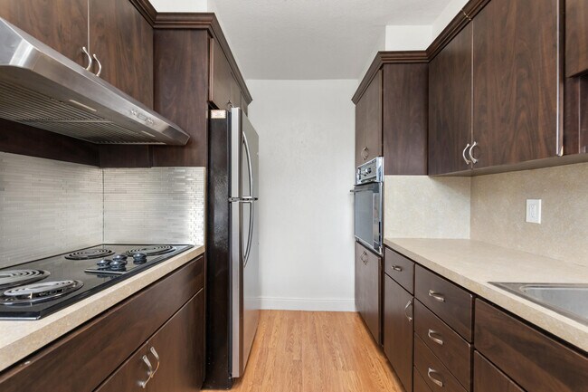 Building Photo - 401 N Riverside Dr