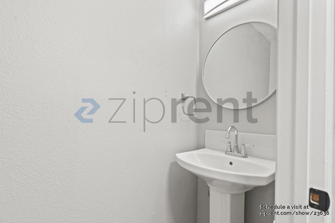 Building Photo - Unit