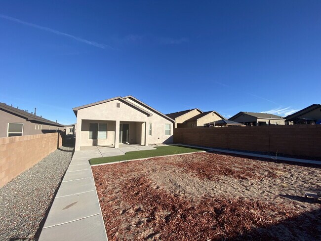 Building Photo - Single story 4BR/2Bath/Open Floor Plan/1907 Sqr Ft