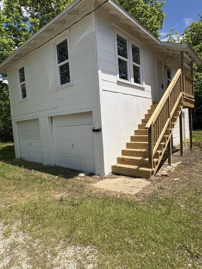 Building Photo - 522 S Stonewall Ave