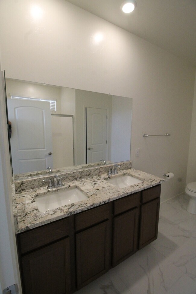 Building Photo - 5523 W Monterey Dr