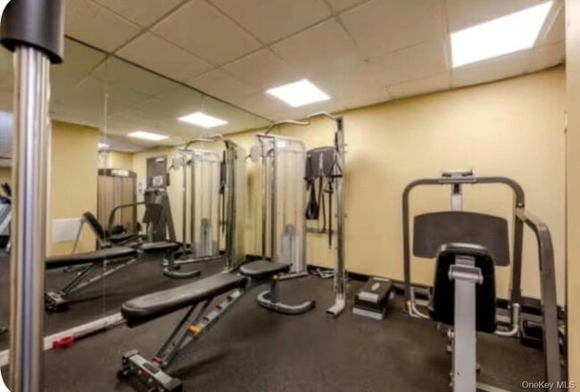 Building Photo - 100 W Broadway